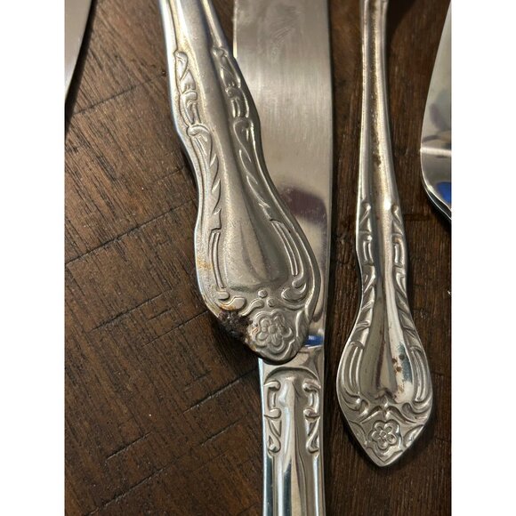 51-Piece International Silver Queens Fancy Stainless Flatware Set - Picture 8 of 11